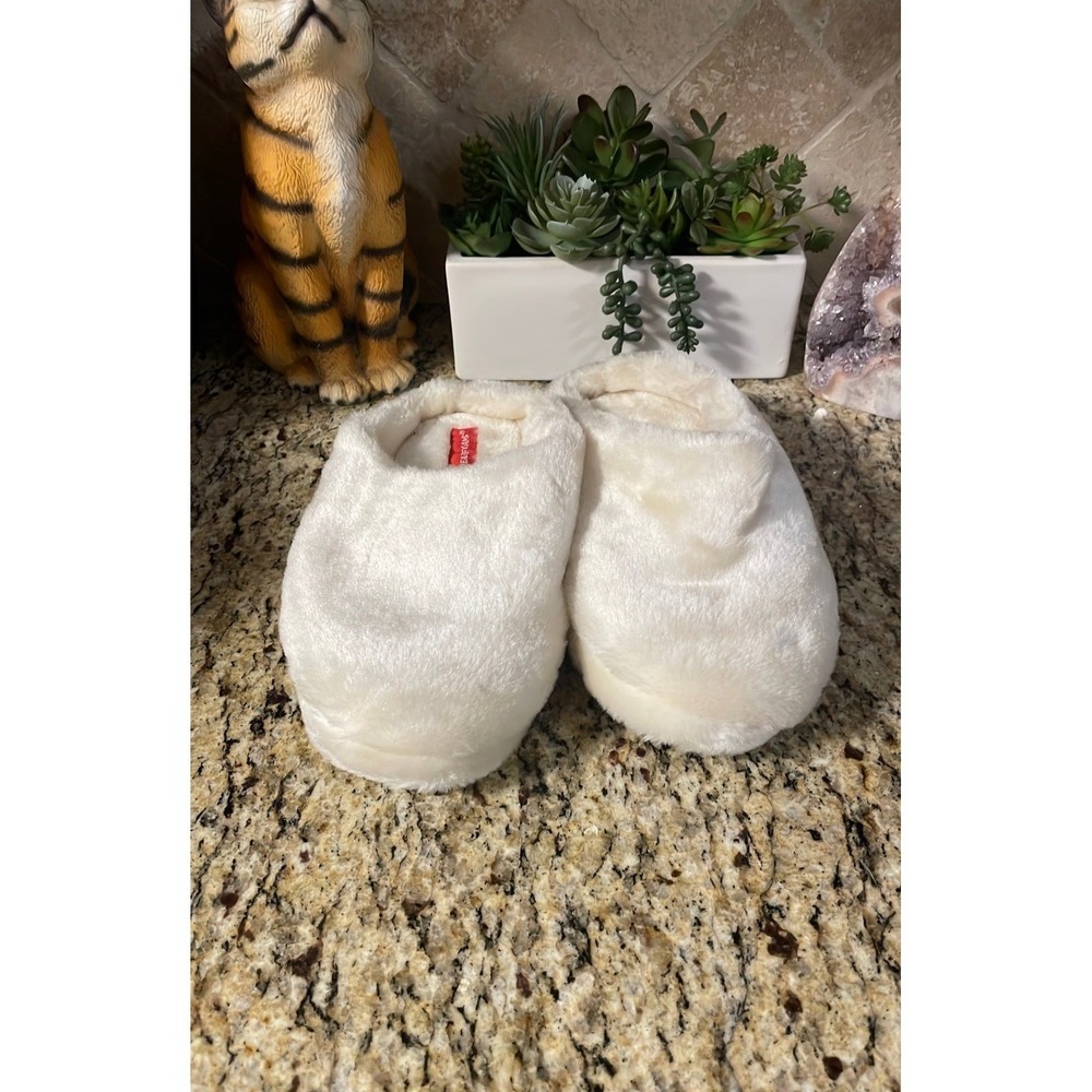 Dearfoam Ivory Faux Fur Slippers size 8-9